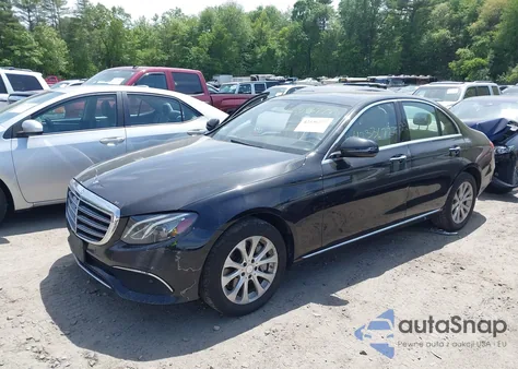2017 Mercedes-Benz E 300 4Matic z USA, uszkodzony, nr VIN WDDZF4KB2HA126271